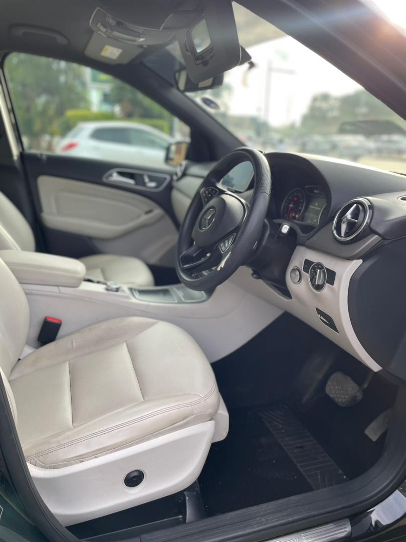 Mercedes Benz B180 Interior